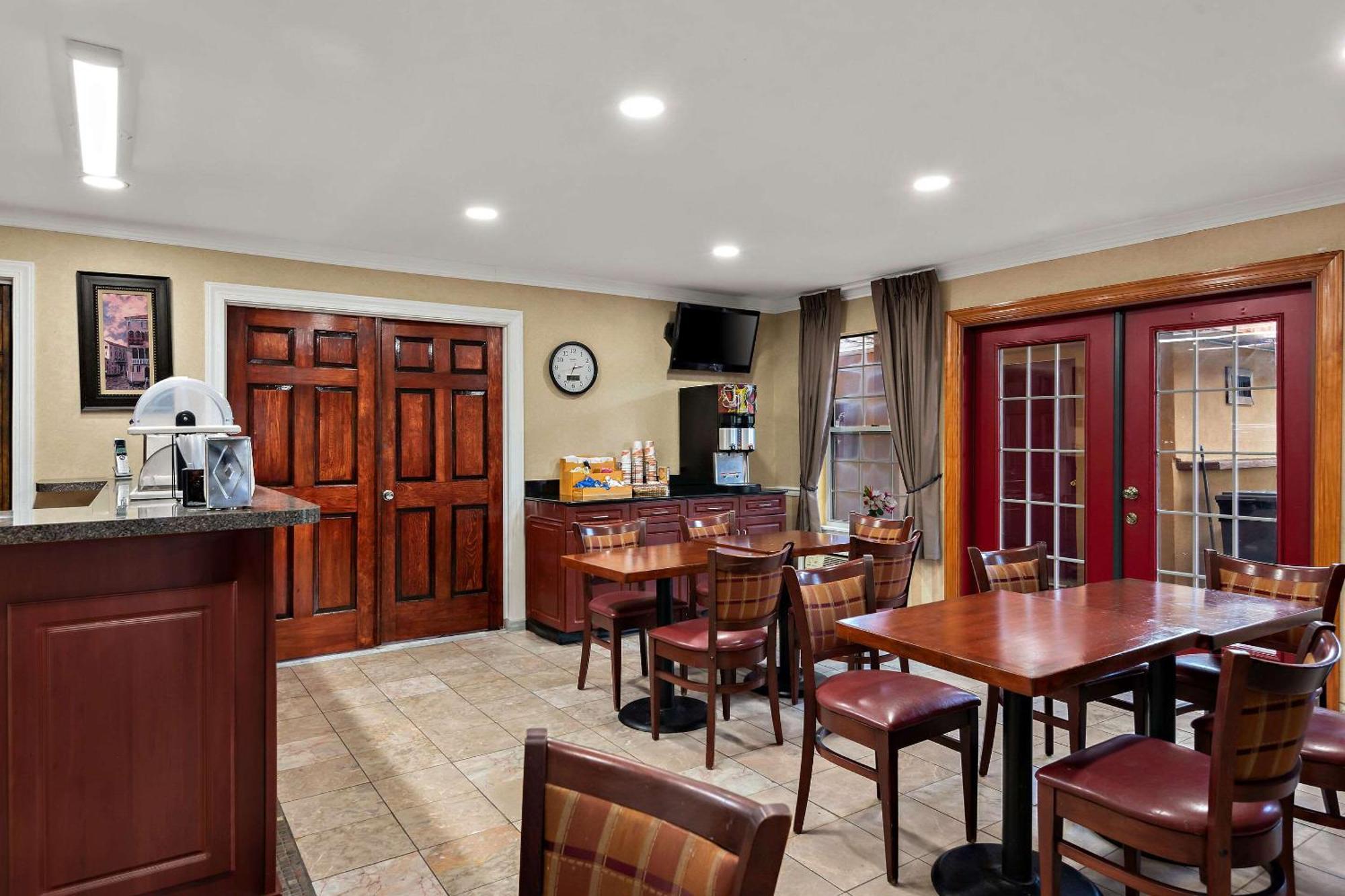 Econo Lodge Princess Anne Exterior photo