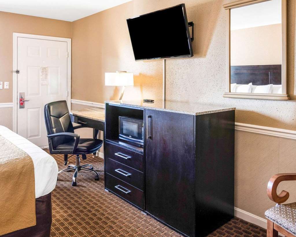 Econo Lodge Princess Anne Room photo