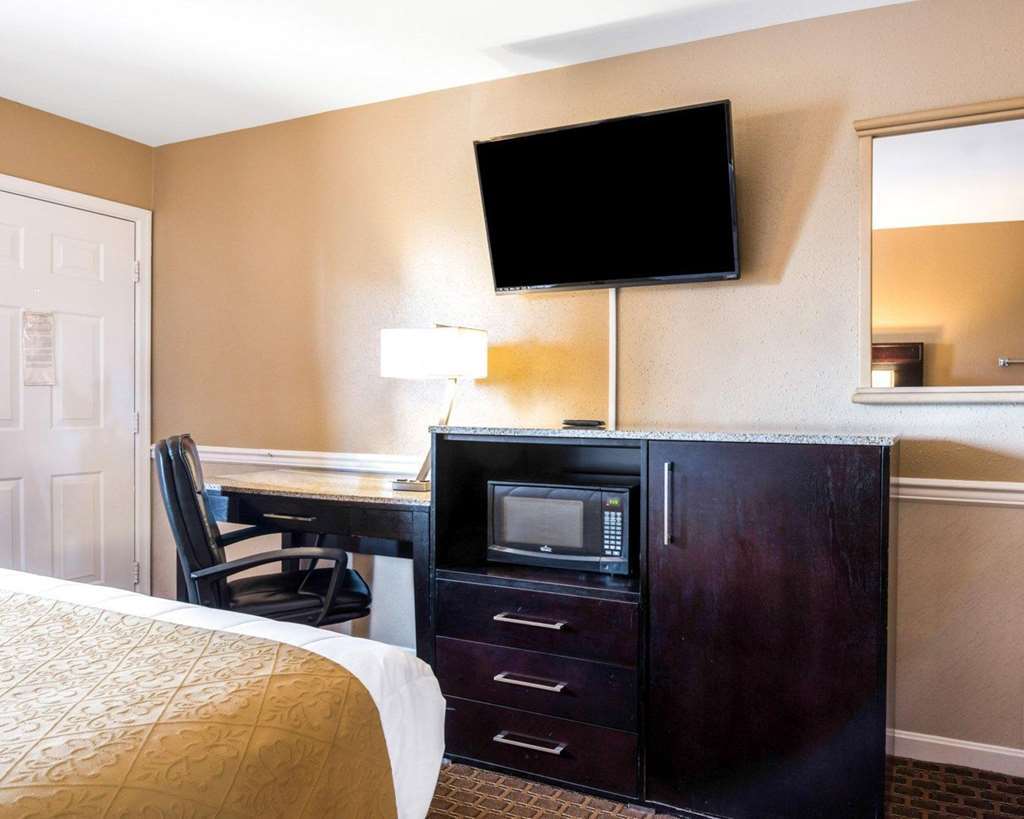 Econo Lodge Princess Anne Room photo